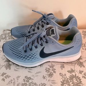 Nike Air Zoom Pegasus 34. Women’s Size 7. Blue.